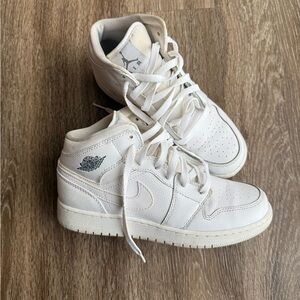 Kids Jordan 1 Mid Sneakers